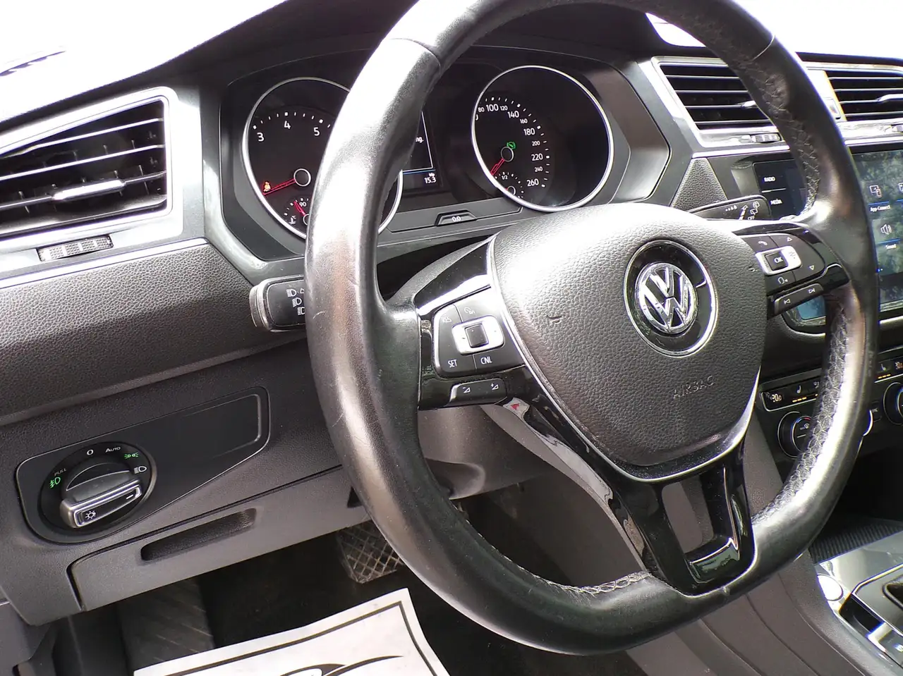 Volkswagen Tiguan снимка Volkswagen Tiguan