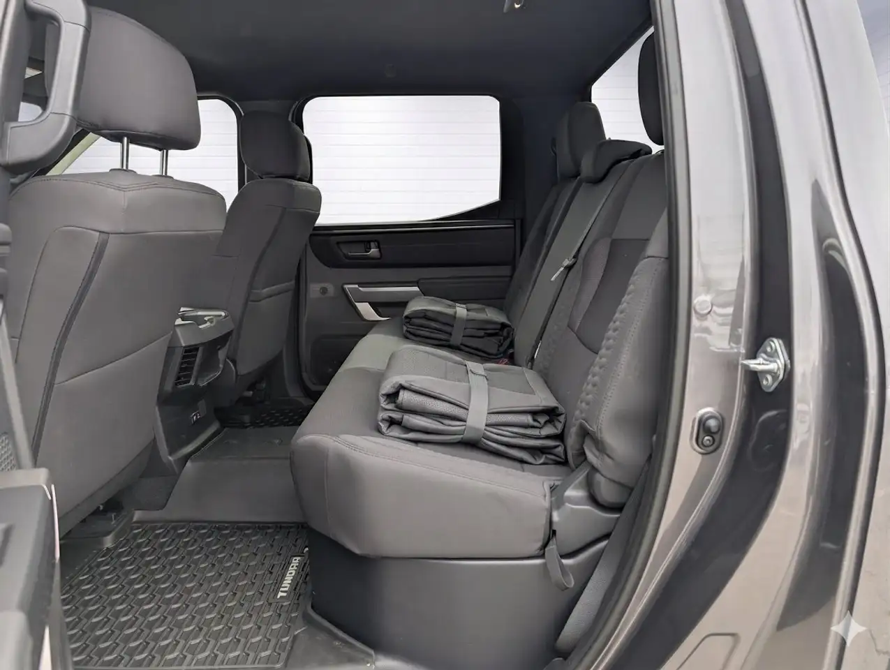 Toyota Tundra снимка Toyota Tundra