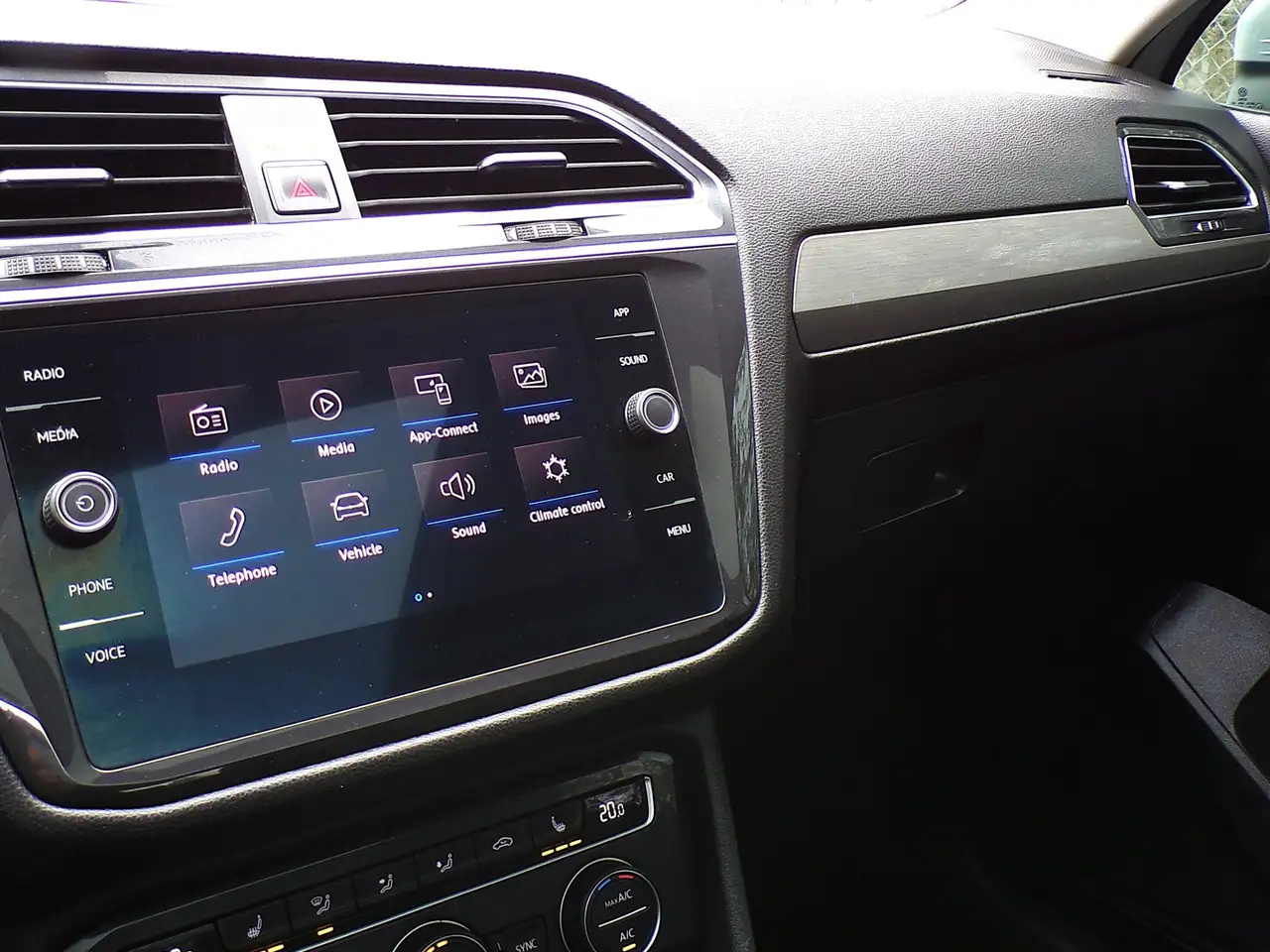 Volkswagen Tiguan снимка Volkswagen Tiguan