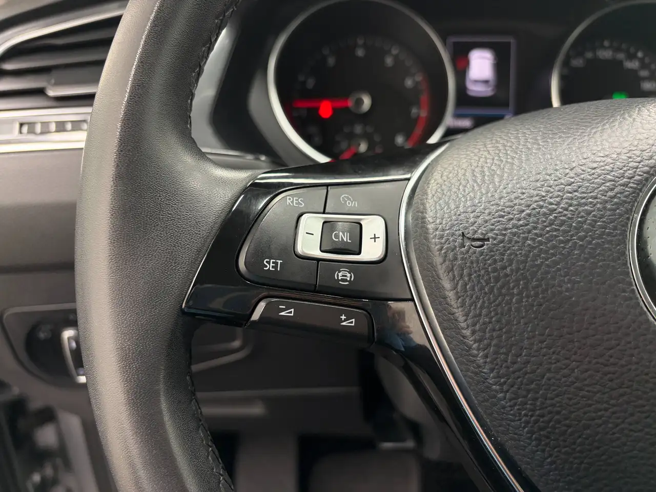 Volkswagen Tiguan снимка Volkswagen Tiguan