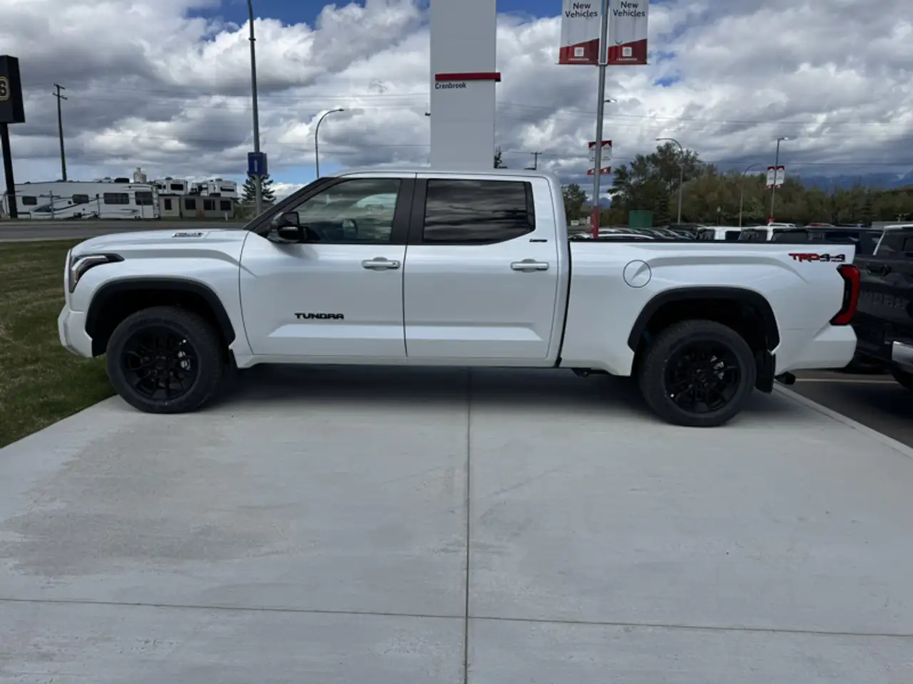 Toyota Tundra снимка Toyota Tundra