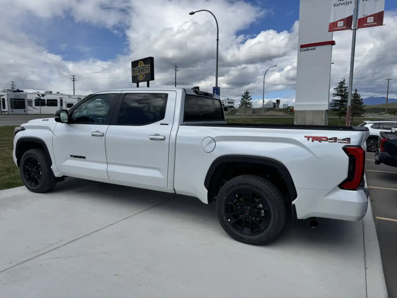 Toyota Tundra снимка Toyota Tundra