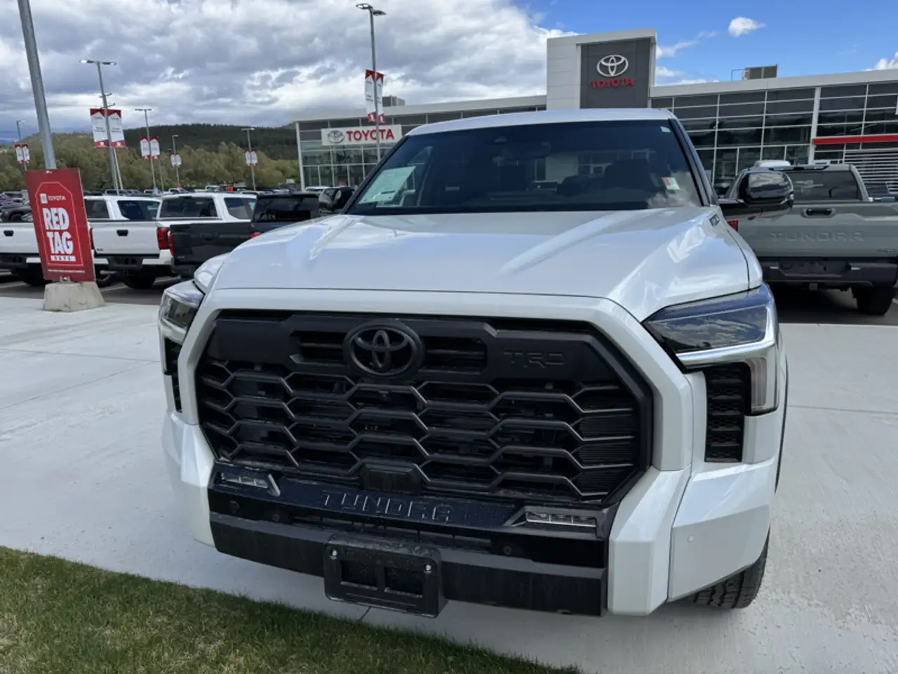 Toyota Tundra снимка Toyota Tundra