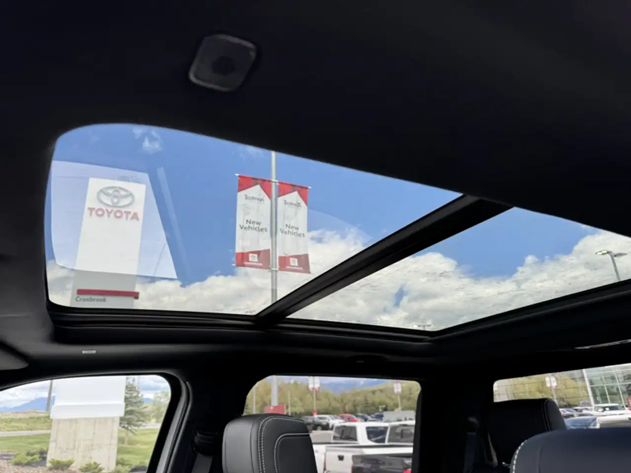 Toyota Tundra снимка Toyota Tundra
