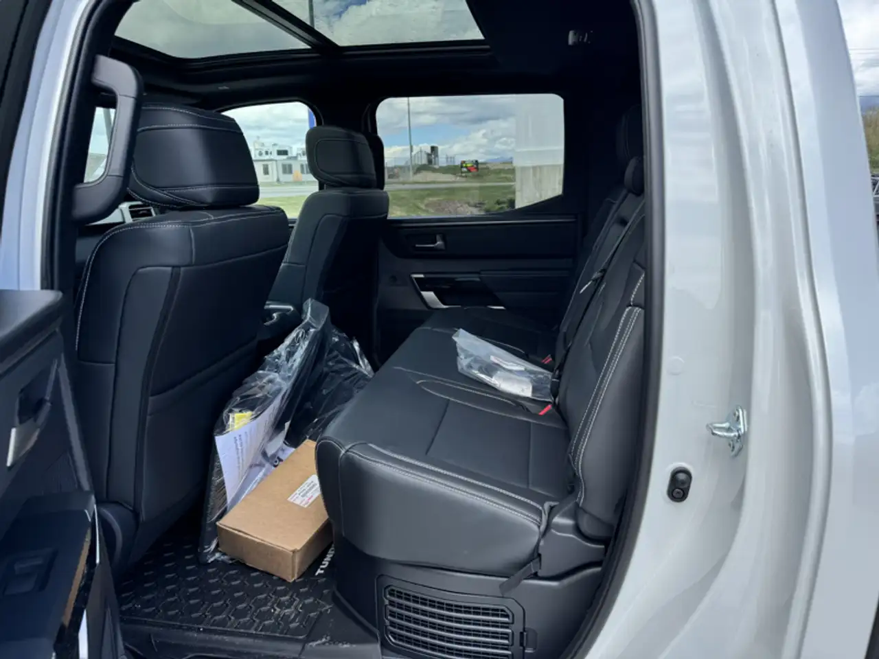Toyota Tundra снимка Toyota Tundra