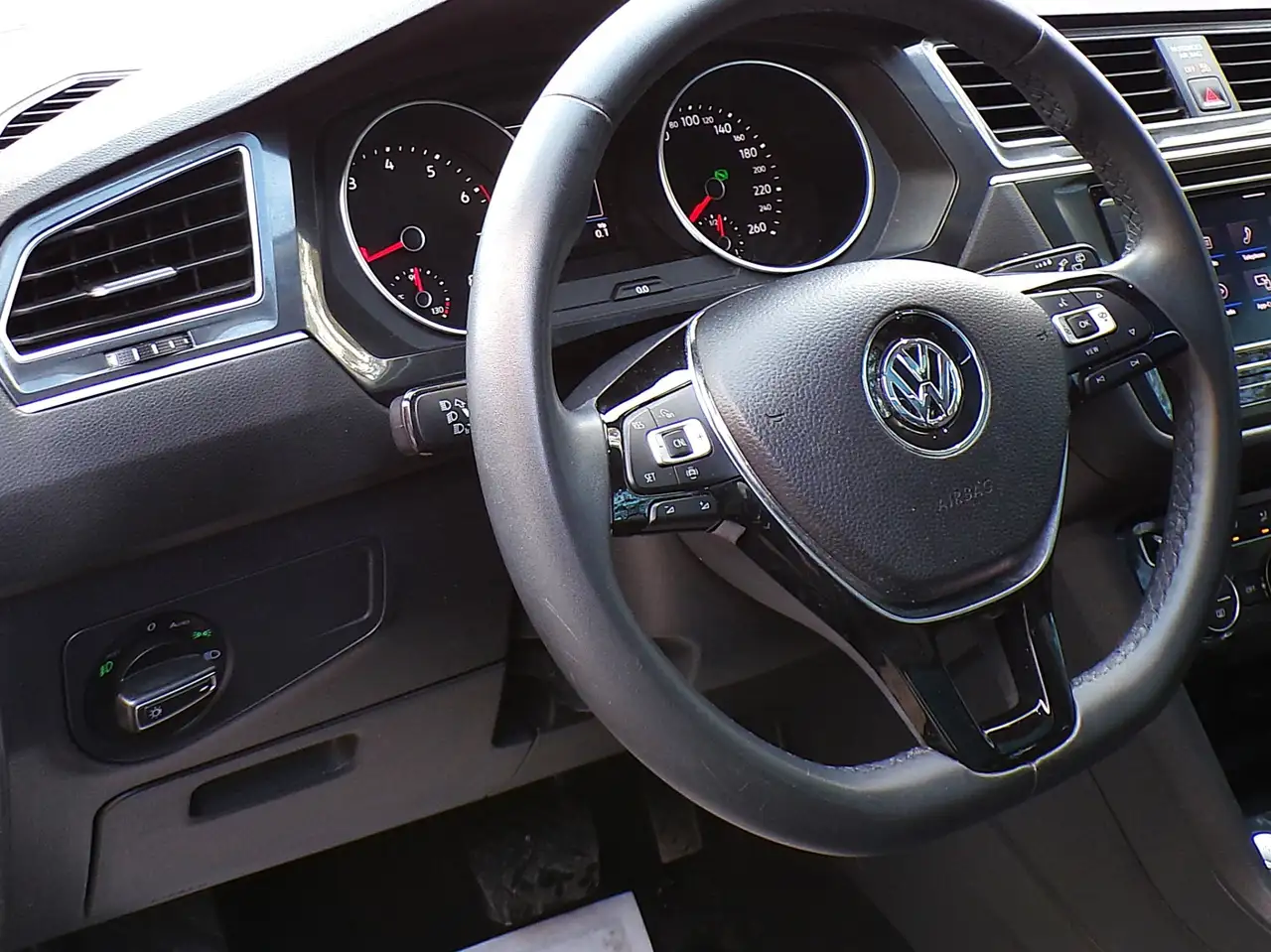 Volkswagen Tiguan снимка Volkswagen Tiguan