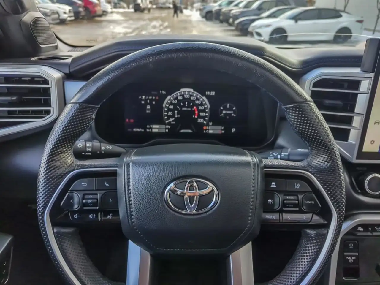 Toyota Tundra снимка Toyota Tundra
