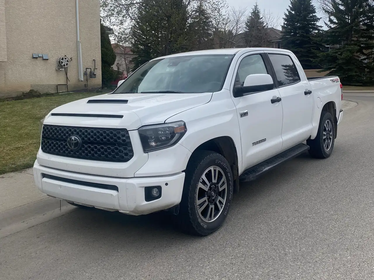 Toyota Tundra снимка Toyota Tundra