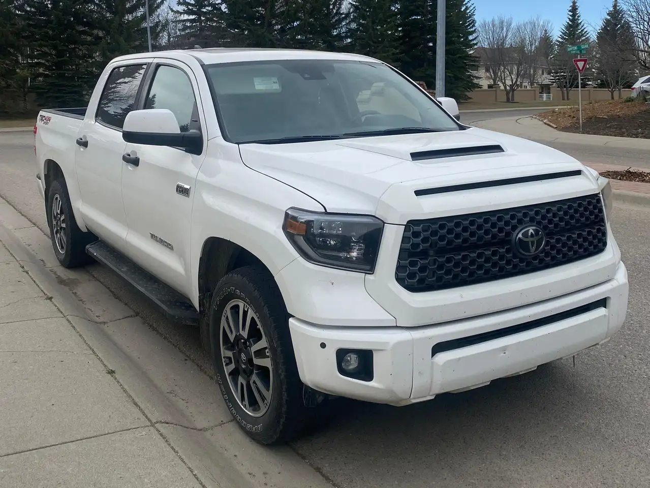 Toyota Tundra снимка Toyota Tundra
