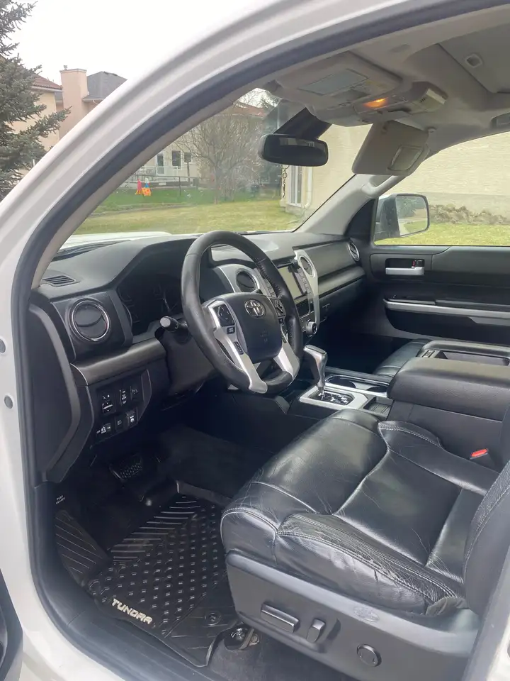 Toyota Tundra снимка Toyota Tundra