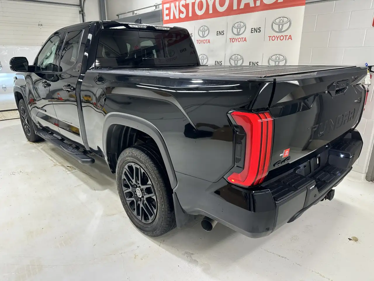 Toyota Tundra снимка Toyota Tundra