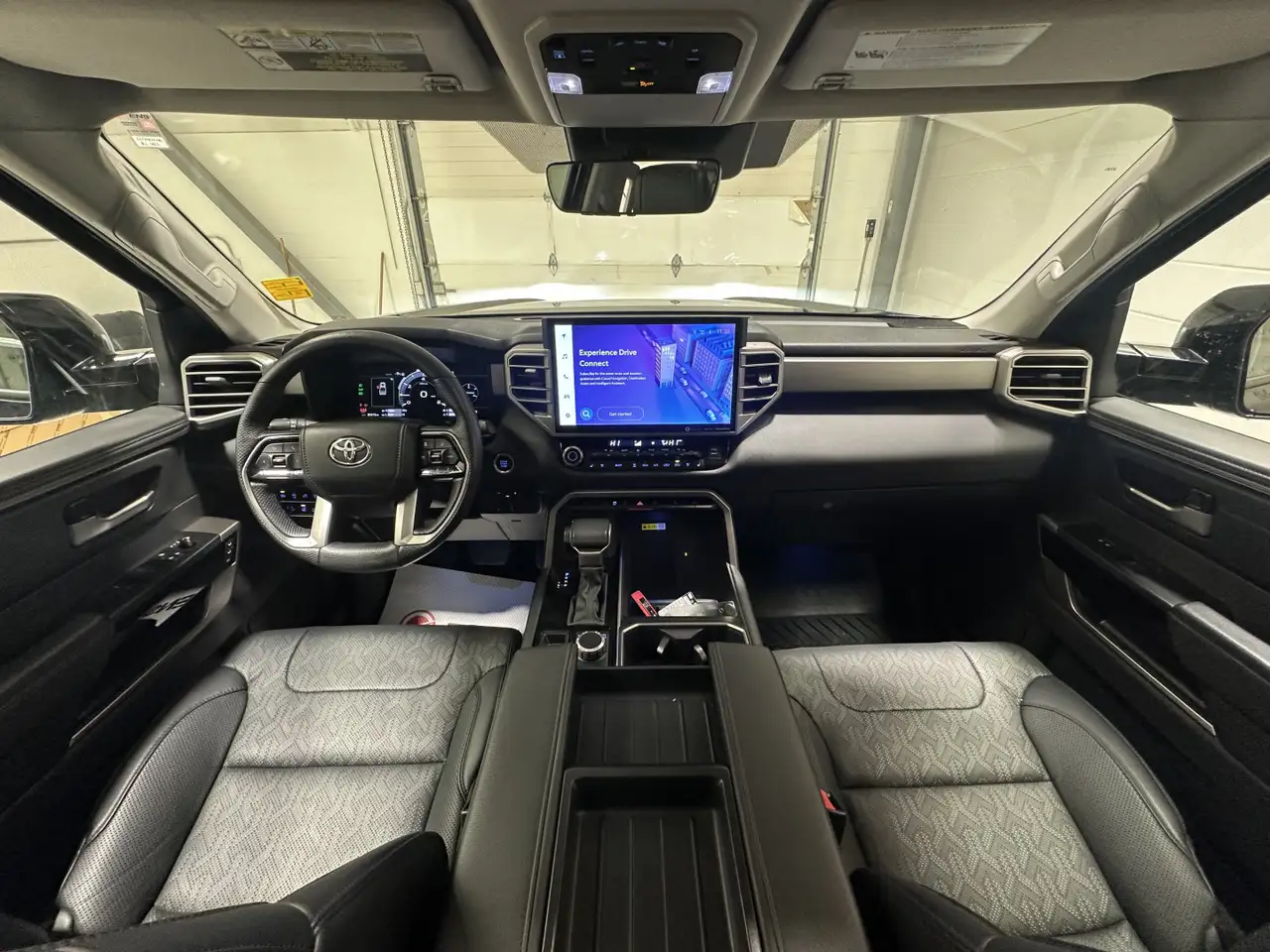 Toyota Tundra снимка Toyota Tundra