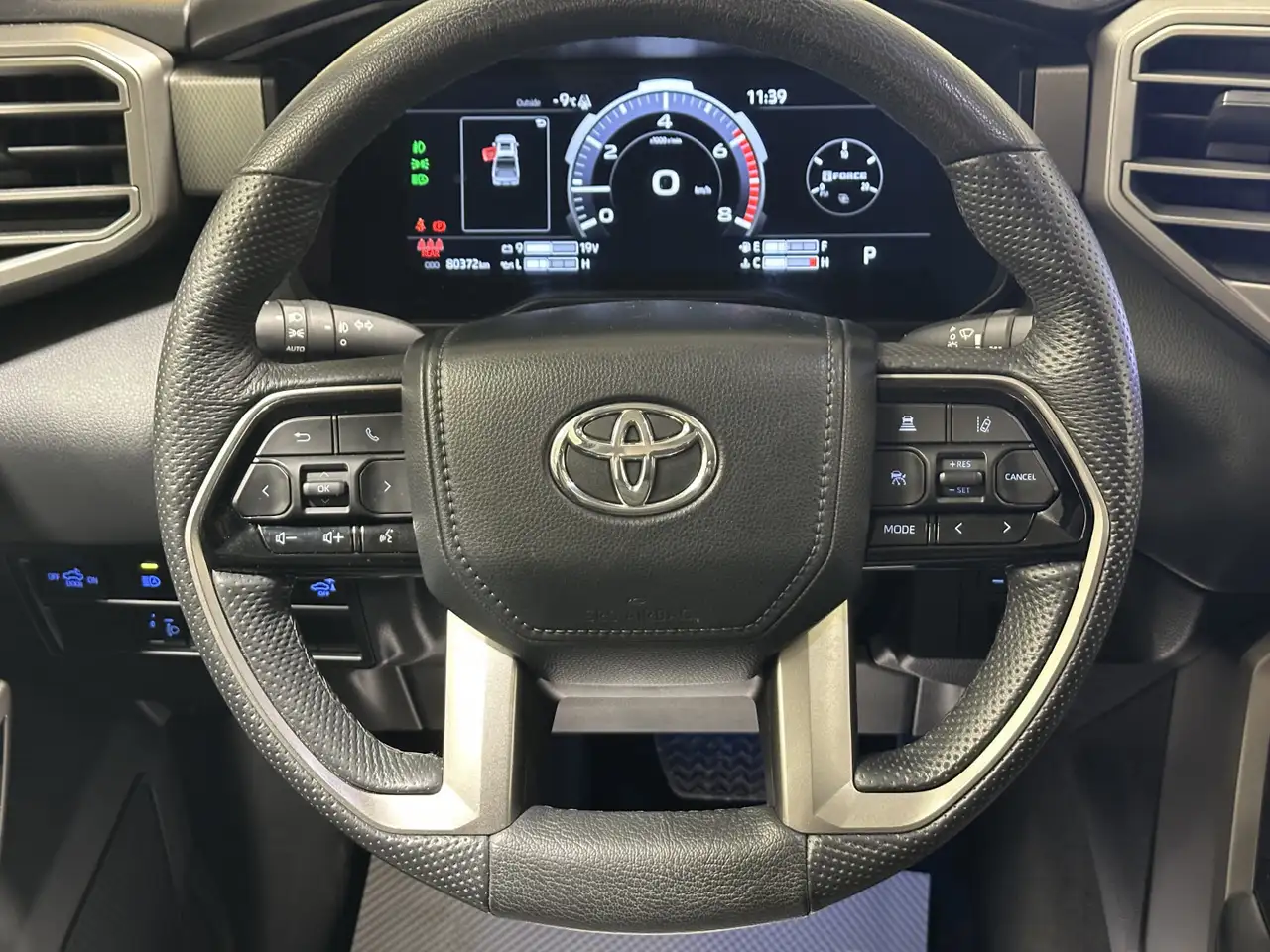 Toyota Tundra снимка Toyota Tundra