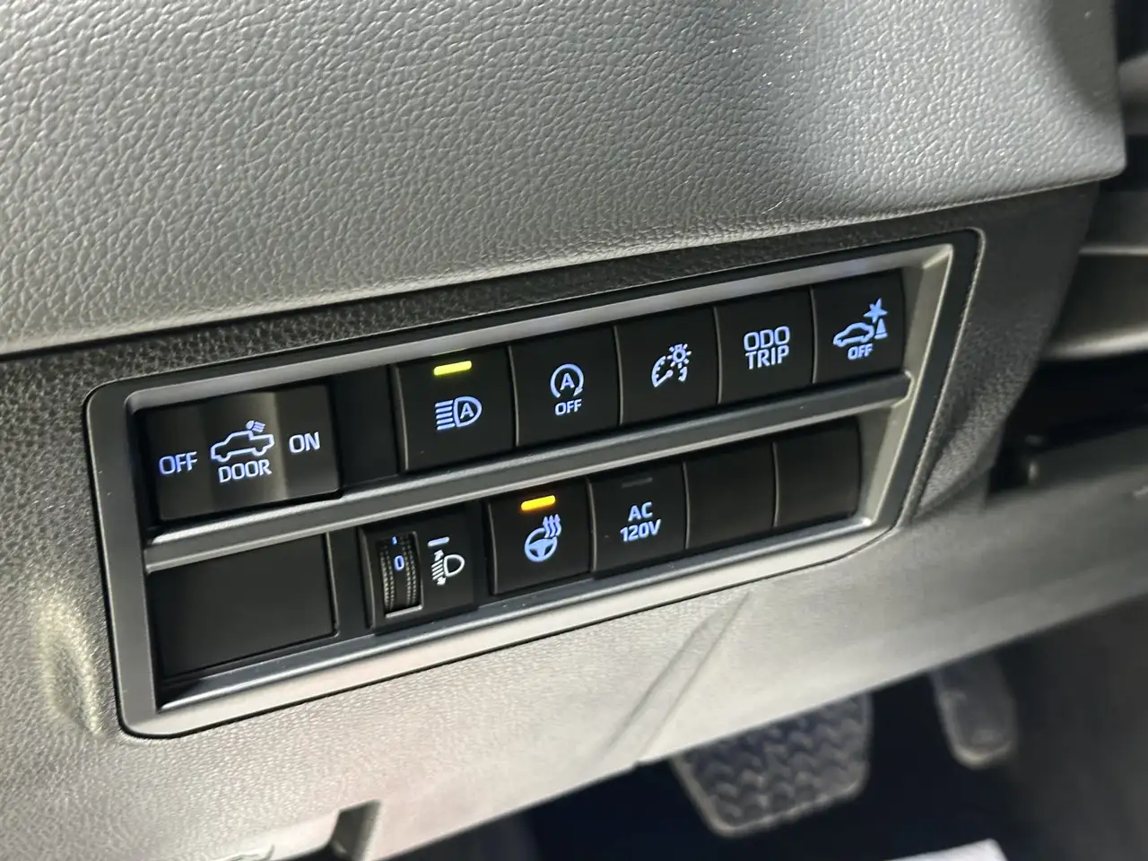 Toyota Tundra снимка Toyota Tundra