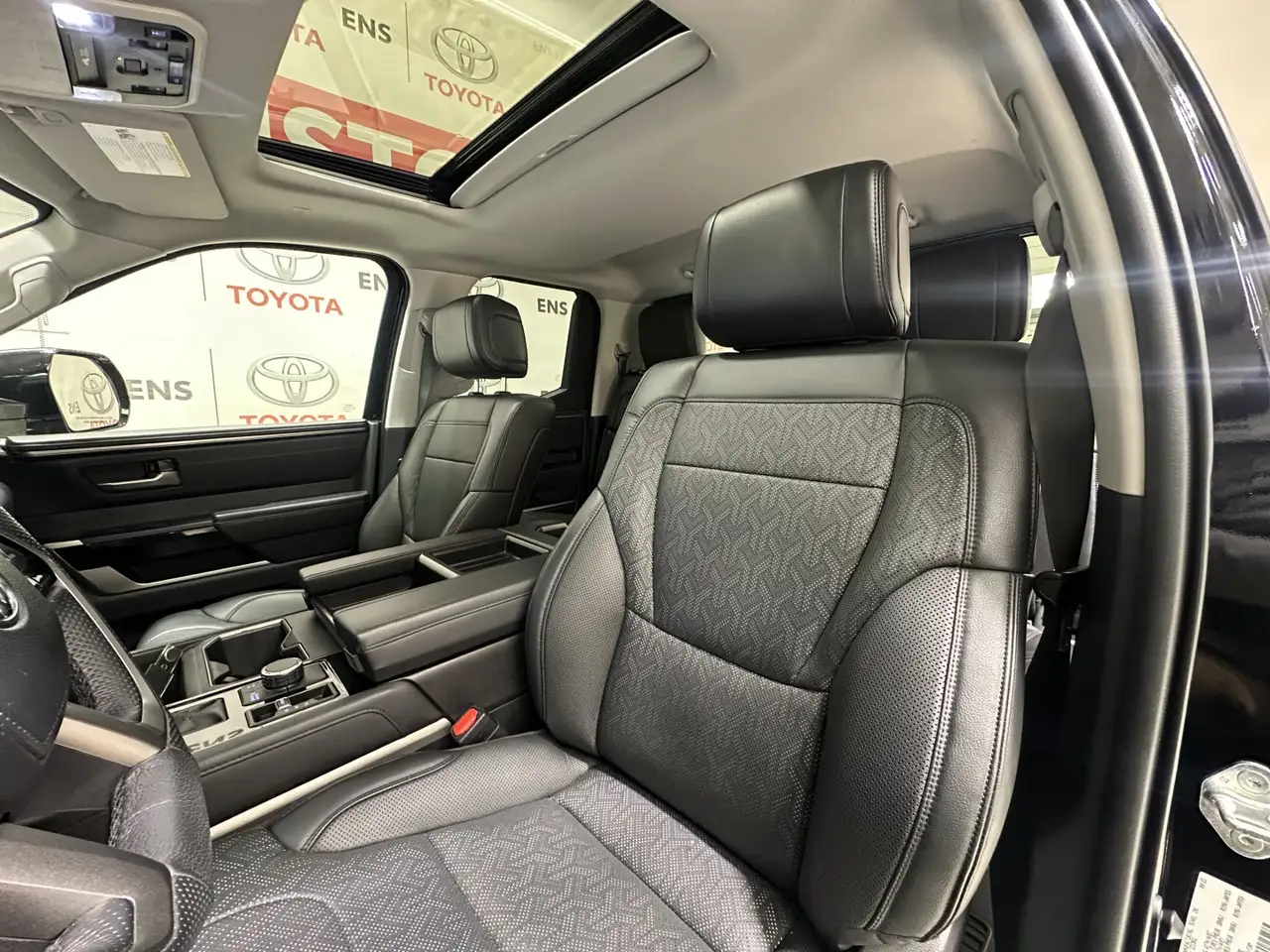 Toyota Tundra снимка Toyota Tundra