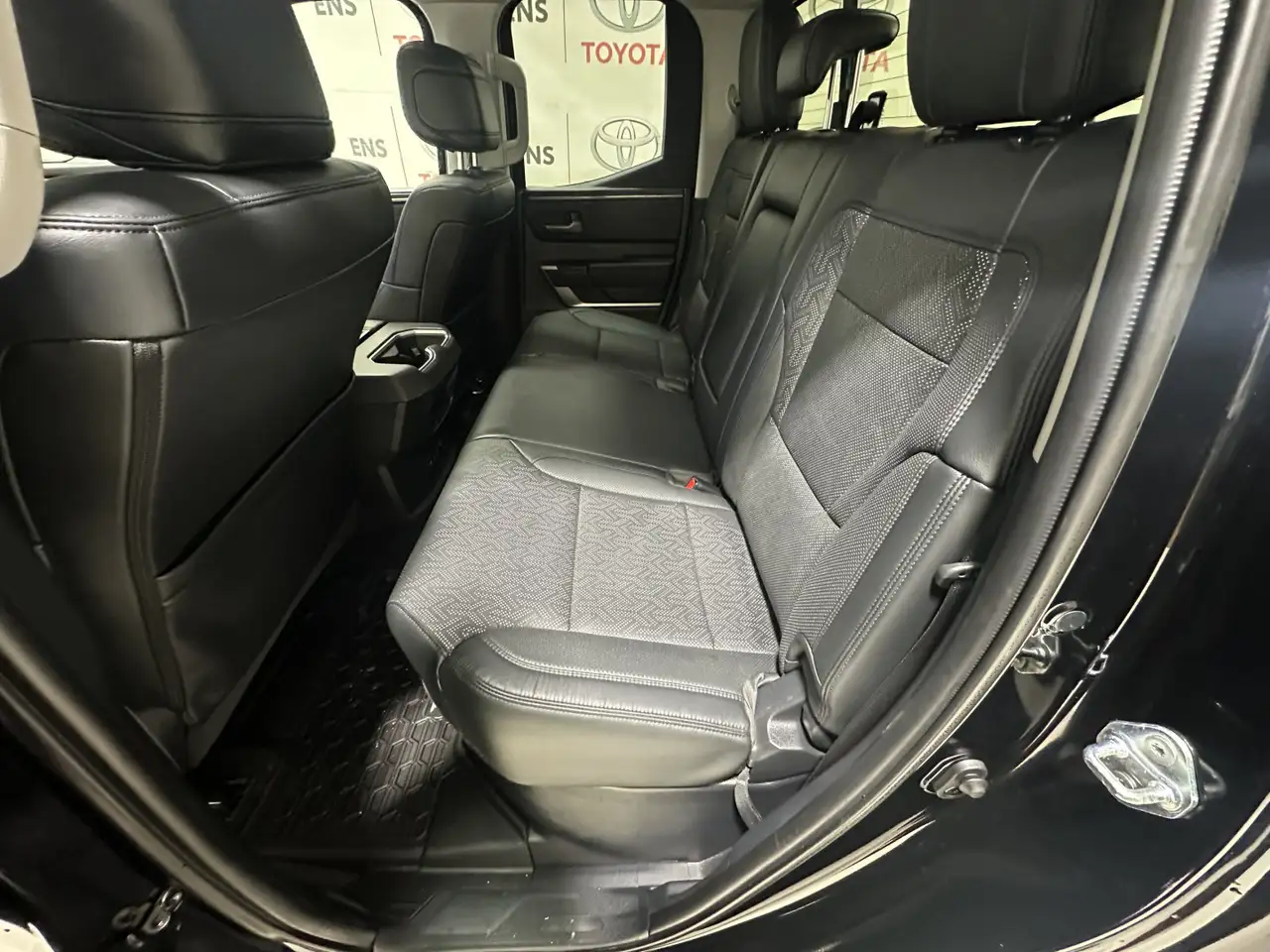 Toyota Tundra снимка Toyota Tundra