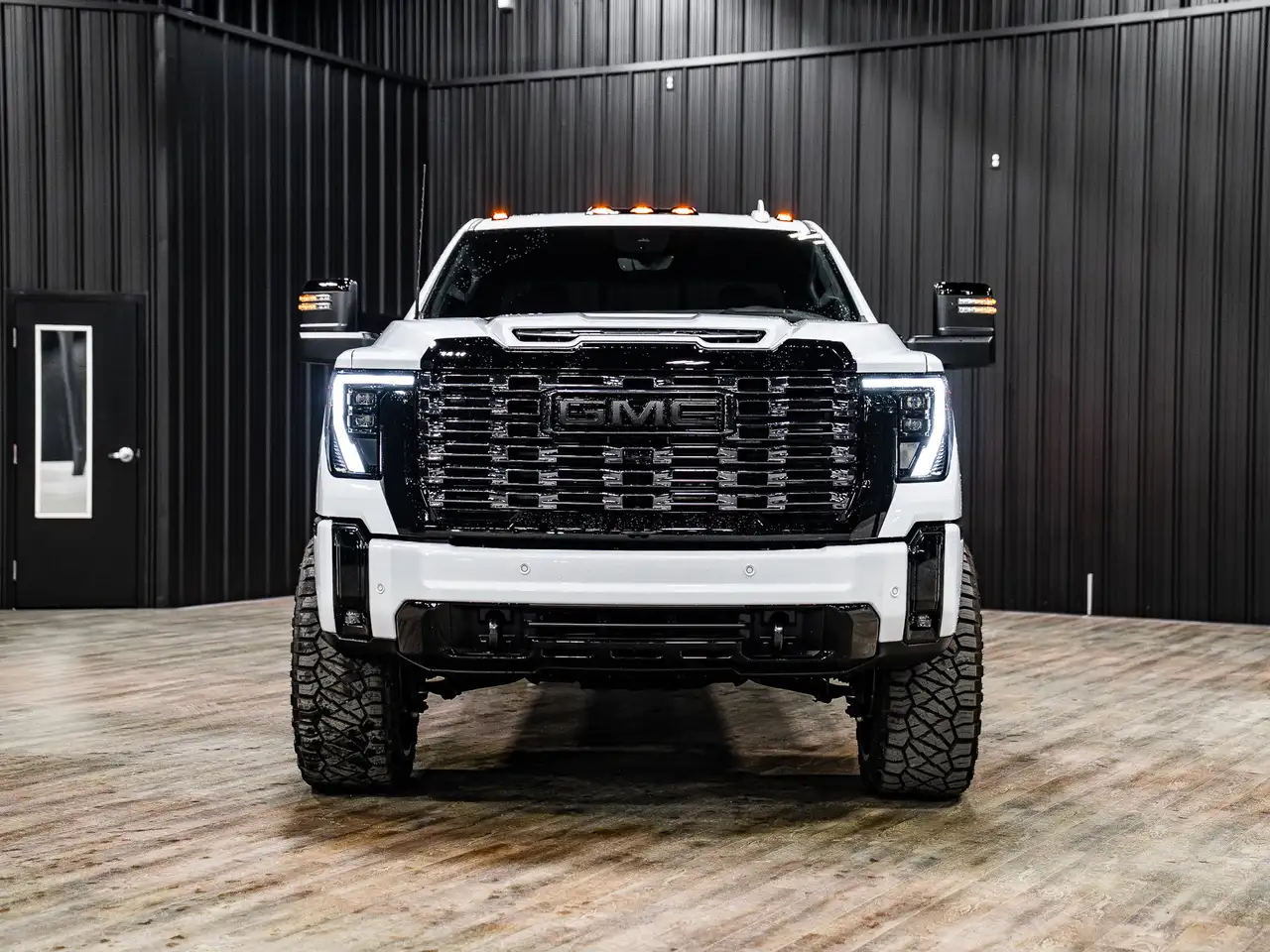 GMC Sierra 3500HD снимка GMC Sierra 3500HD