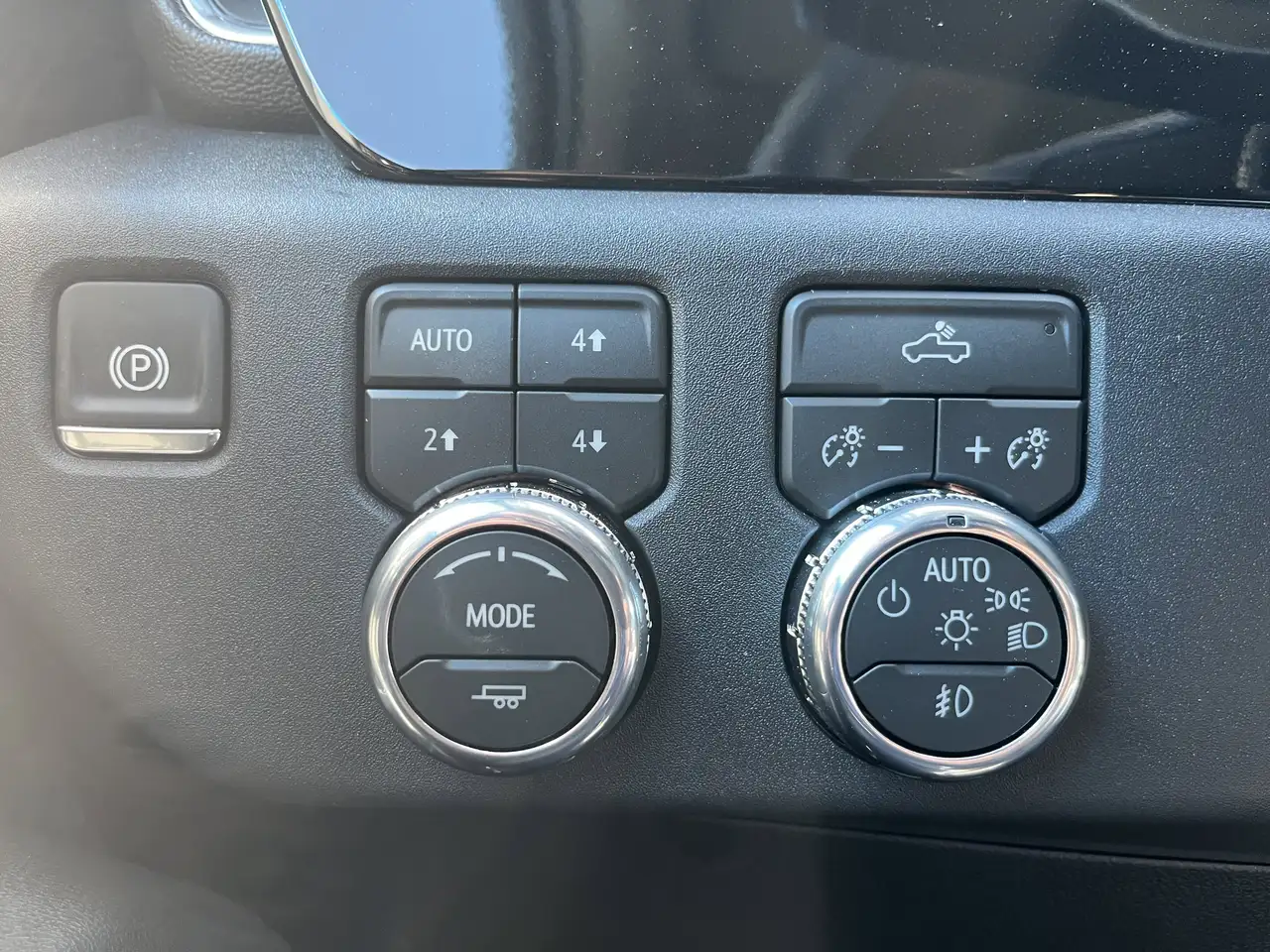 GMC Sierra 3500HD снимка GMC Sierra 3500HD