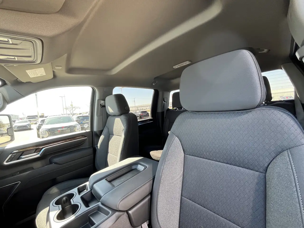 GMC Sierra 3500HD снимка GMC Sierra 3500HD