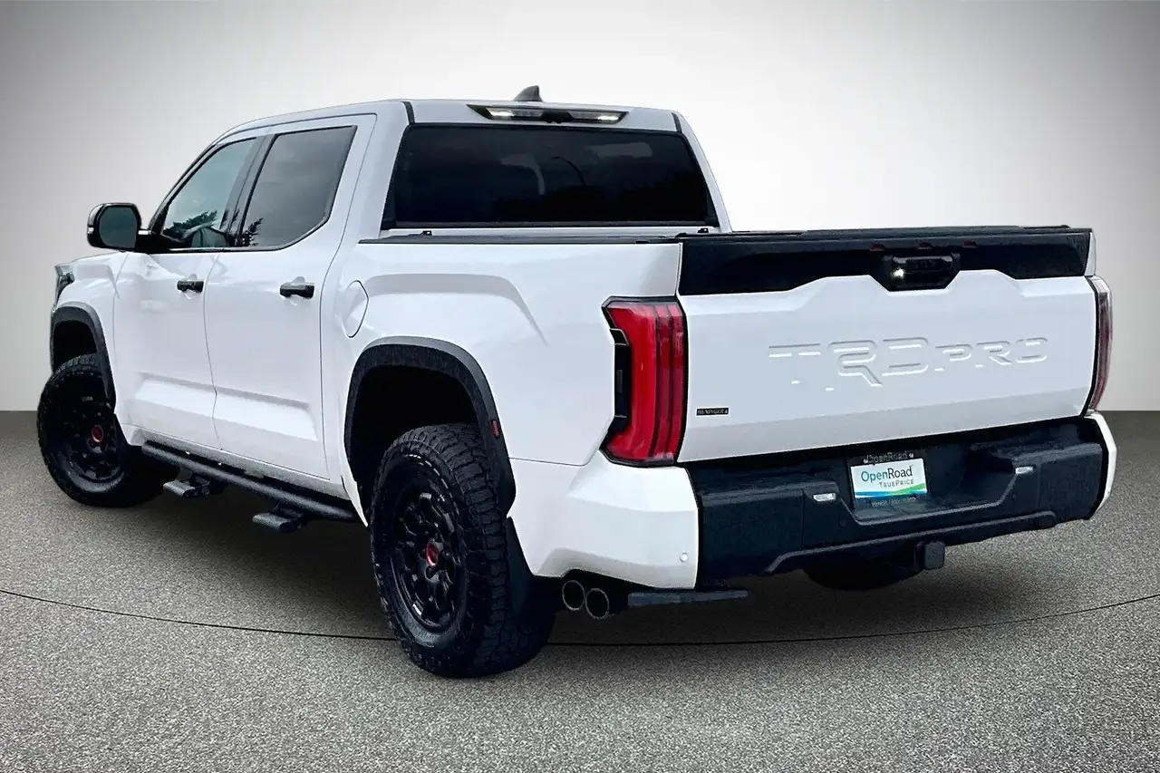 Toyota Tundra снимка Toyota Tundra