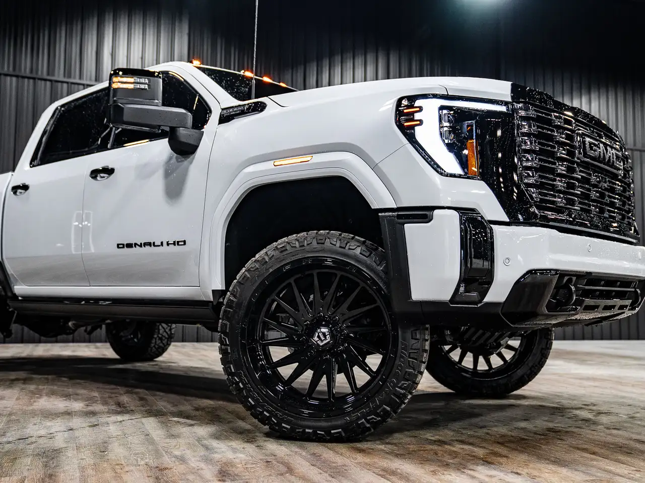 GMC Sierra 3500HD снимка GMC Sierra 3500HD