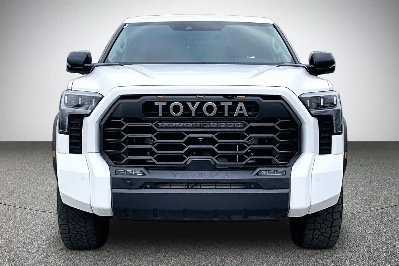 Toyota Tundra снимка Toyota Tundra