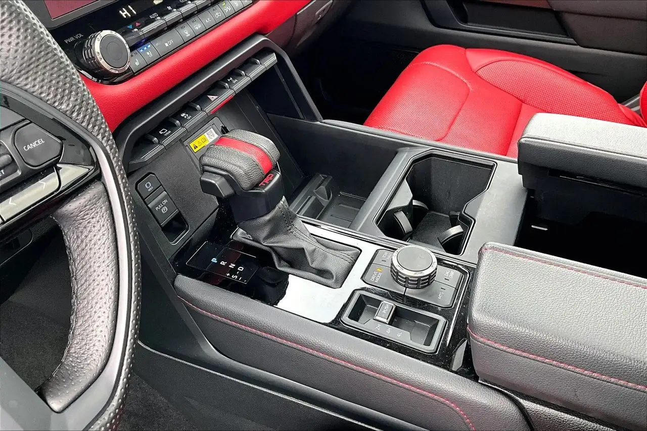 Toyota Tundra снимка Toyota Tundra