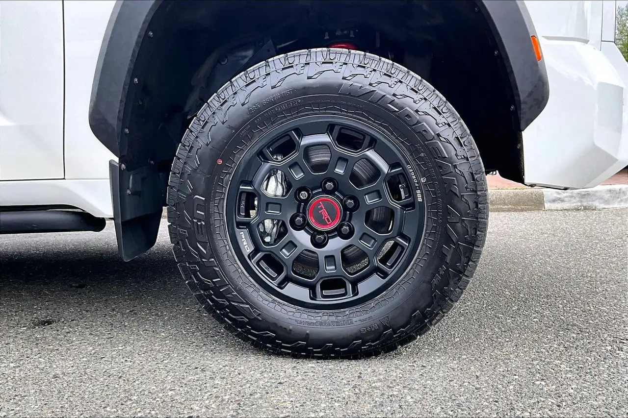 Toyota Tundra снимка Toyota Tundra