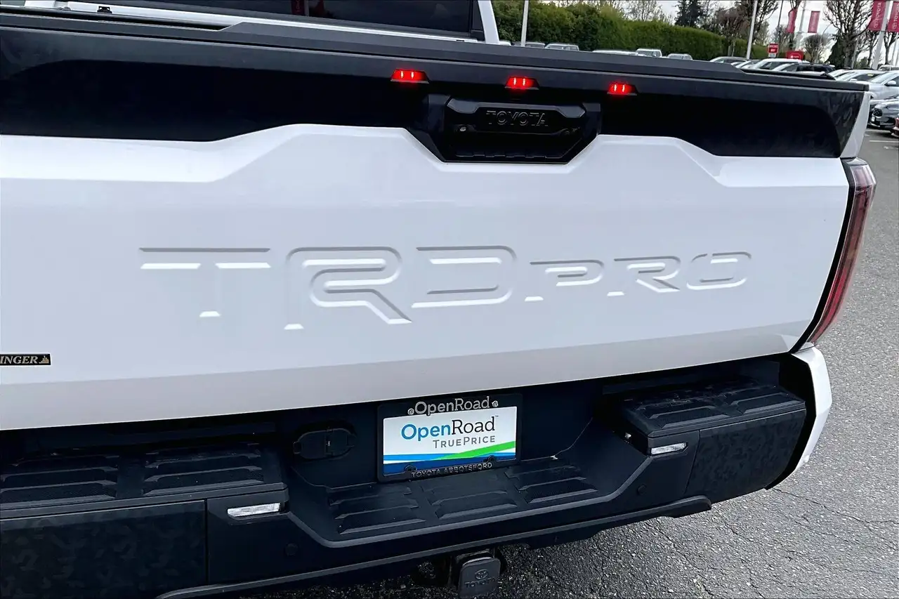 Toyota Tundra снимка Toyota Tundra