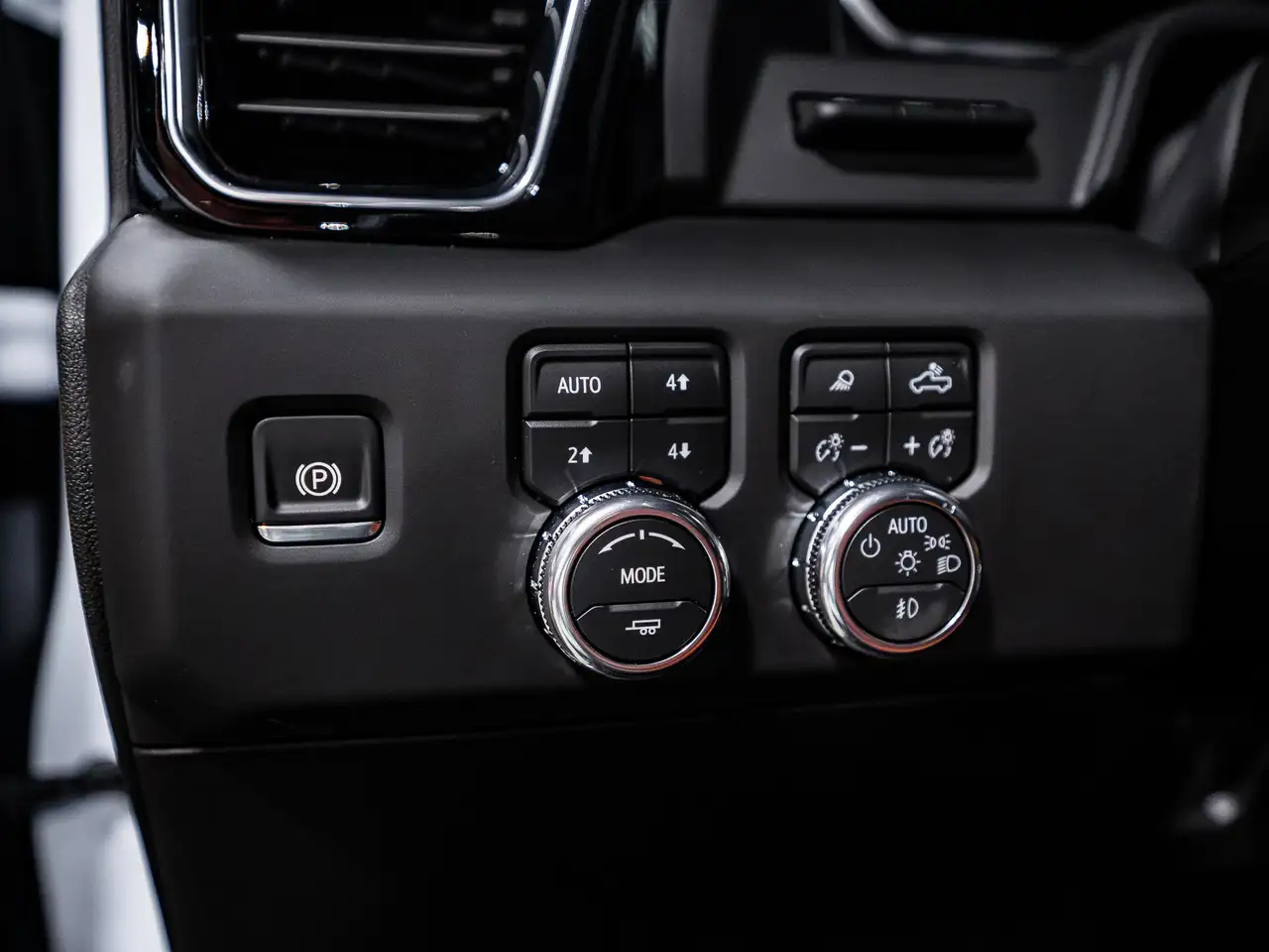 GMC Sierra 3500HD снимка GMC Sierra 3500HD