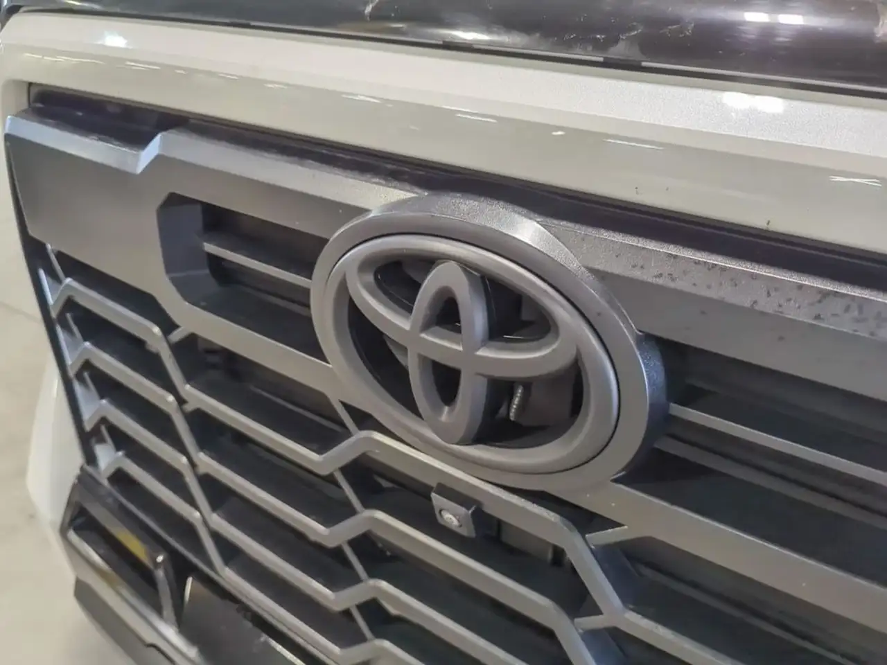 Toyota Tundra снимка Toyota Tundra