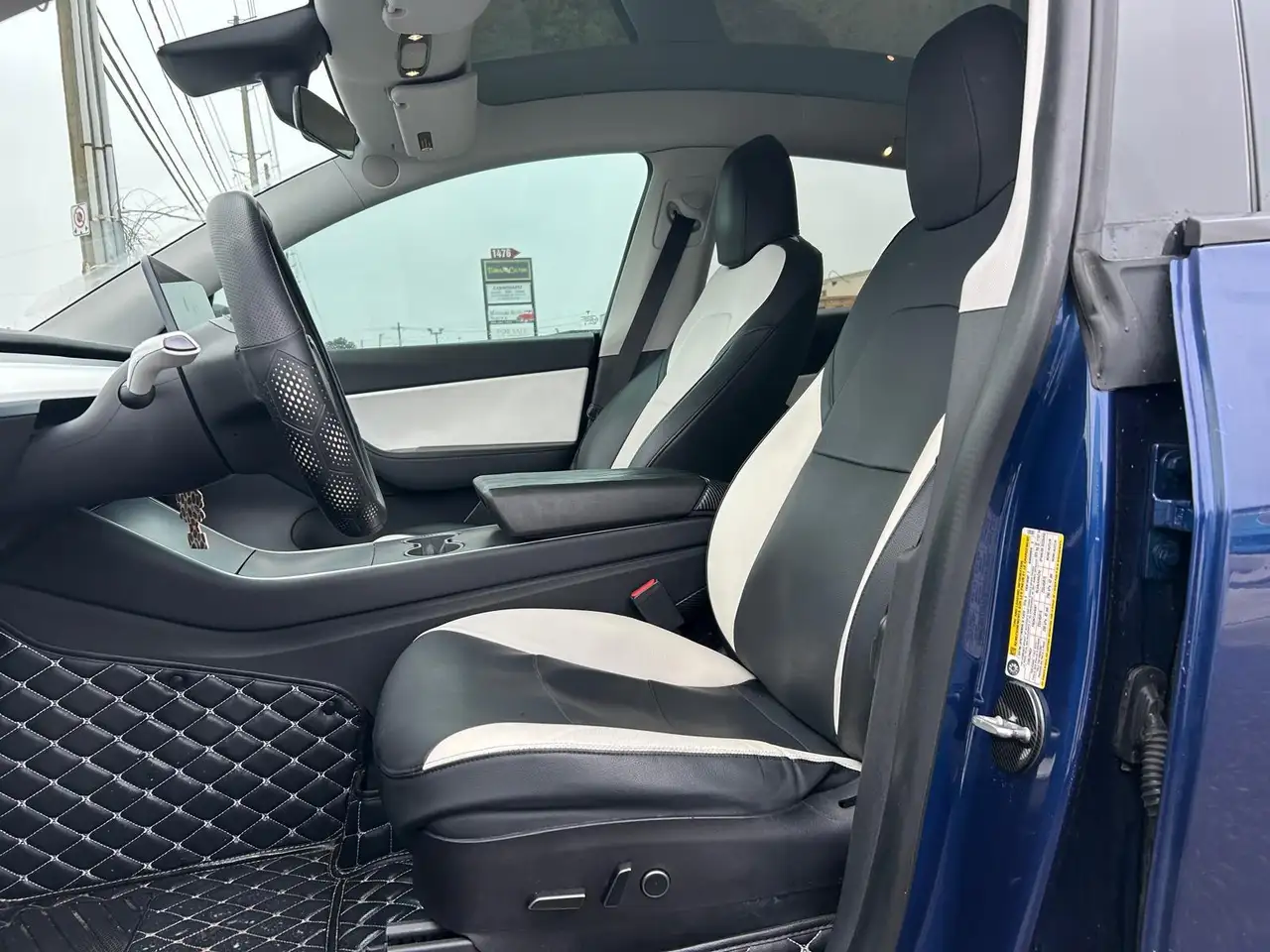 Tesla Model Y снимка Tesla Model Y
