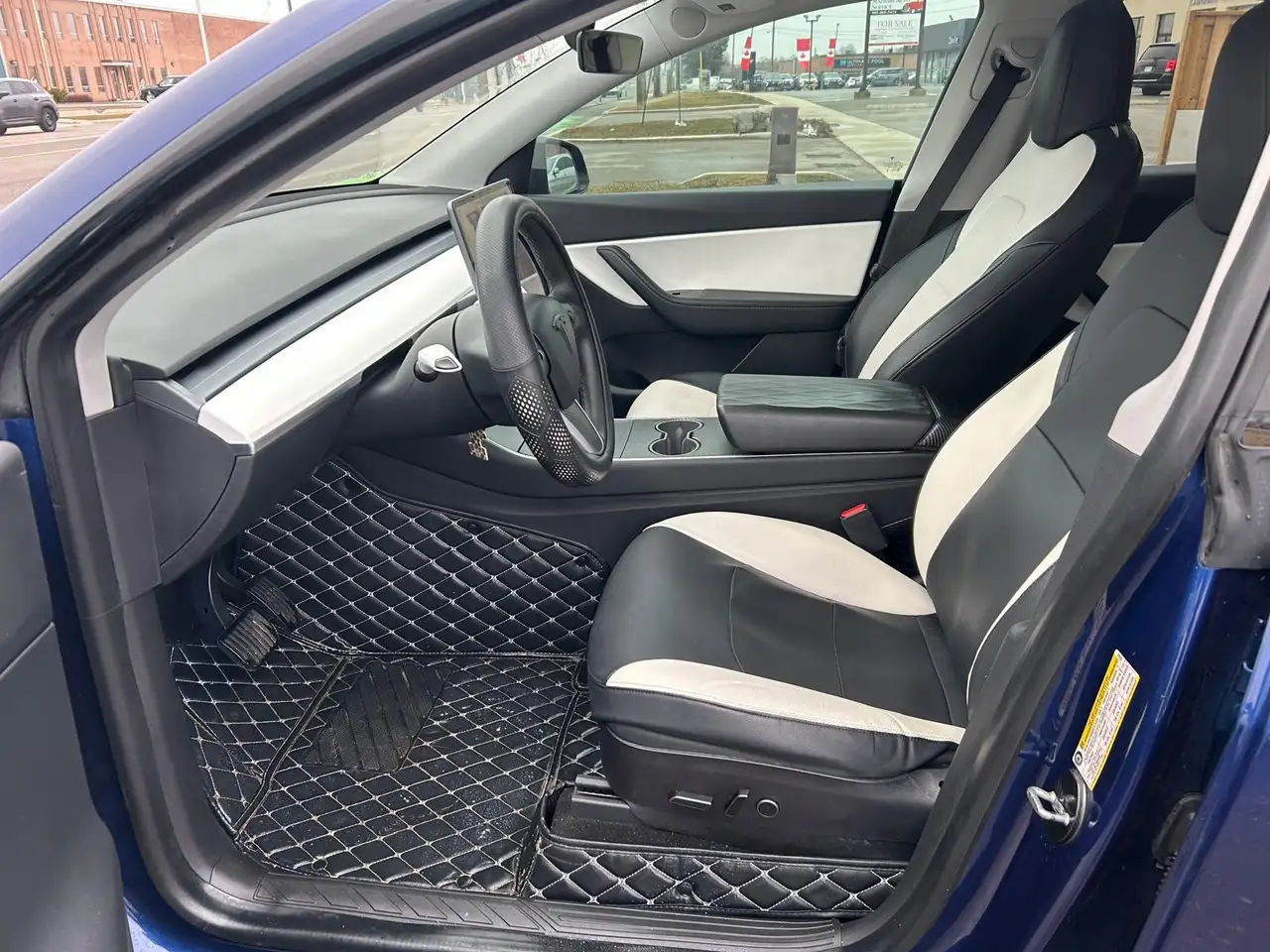 Tesla Model Y снимка Tesla Model Y
