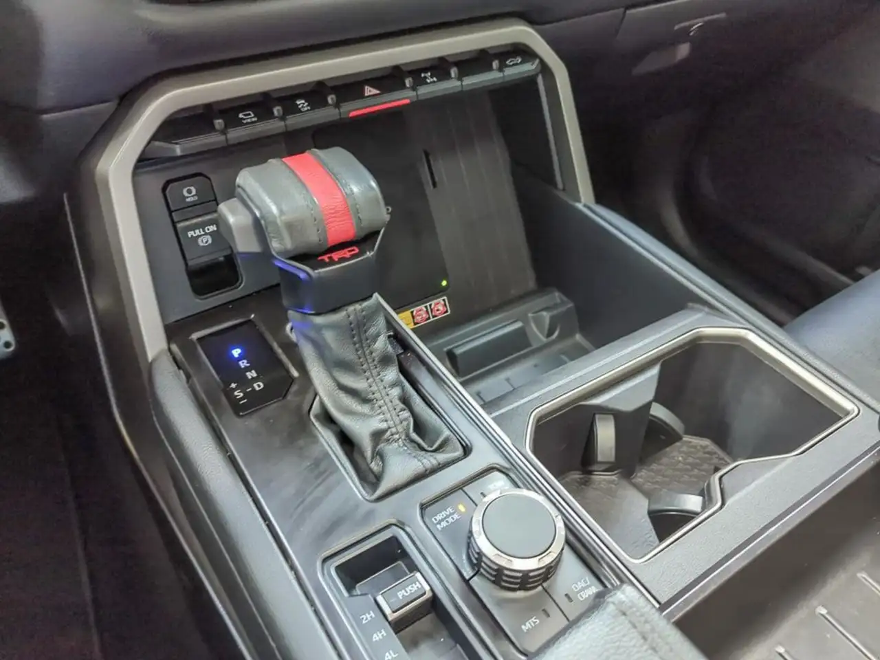Toyota Tundra снимка Toyota Tundra