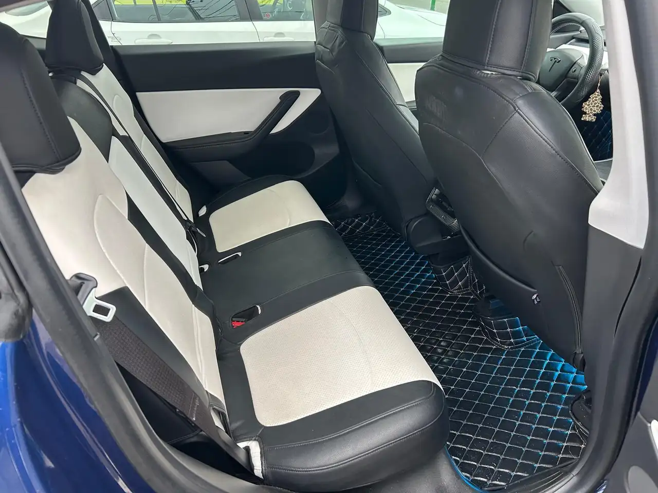 Tesla Model Y снимка Tesla Model Y