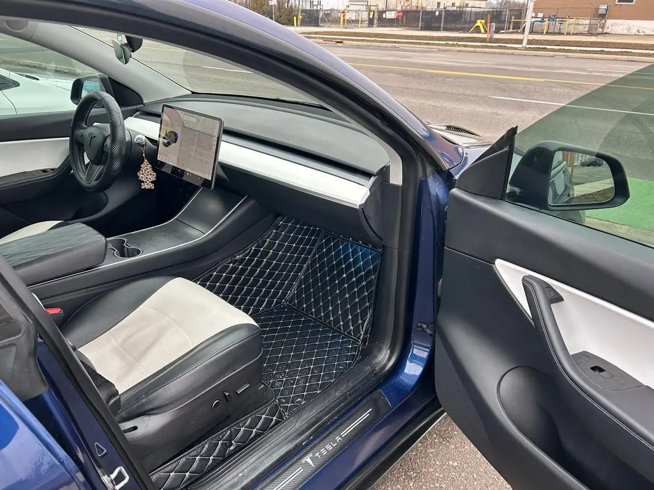 Tesla Model Y снимка Tesla Model Y