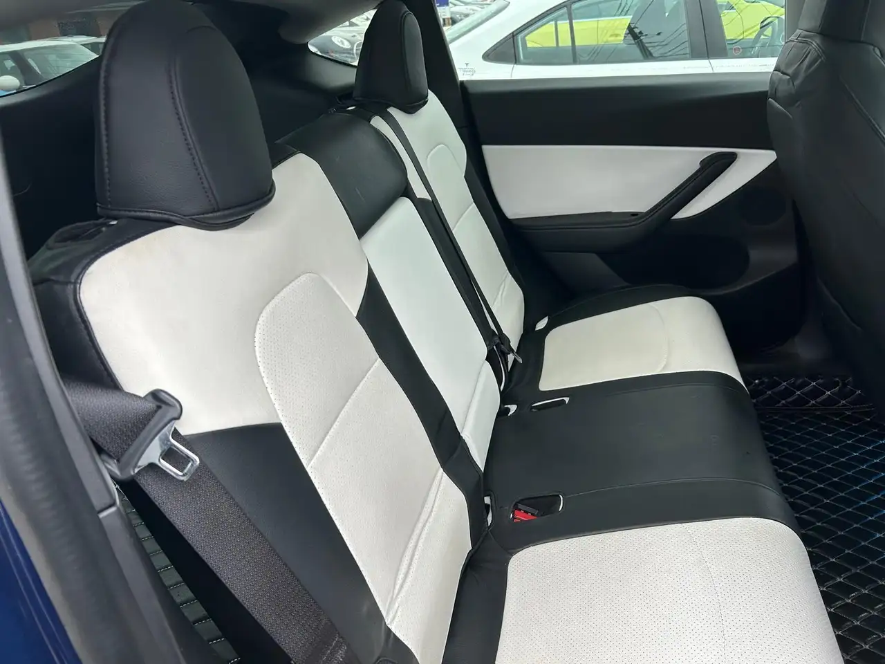 Tesla Model Y снимка Tesla Model Y