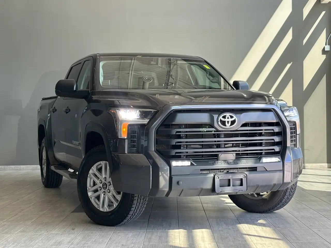 Toyota Tundra снимка Toyota Tundra