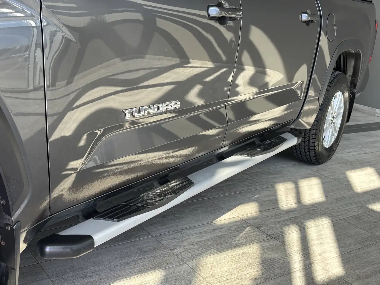 Toyota Tundra снимка Toyota Tundra