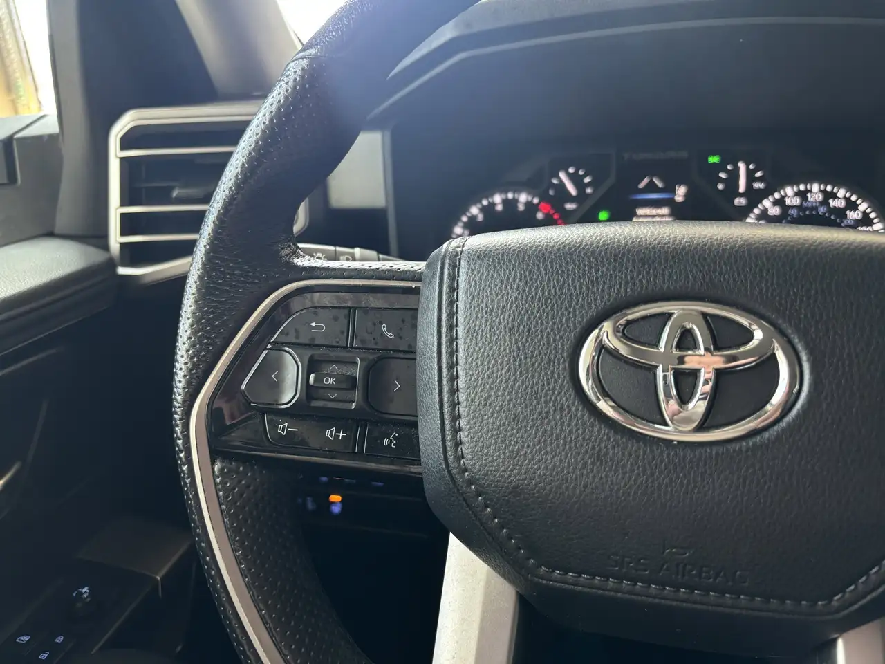 Toyota Tundra снимка Toyota Tundra