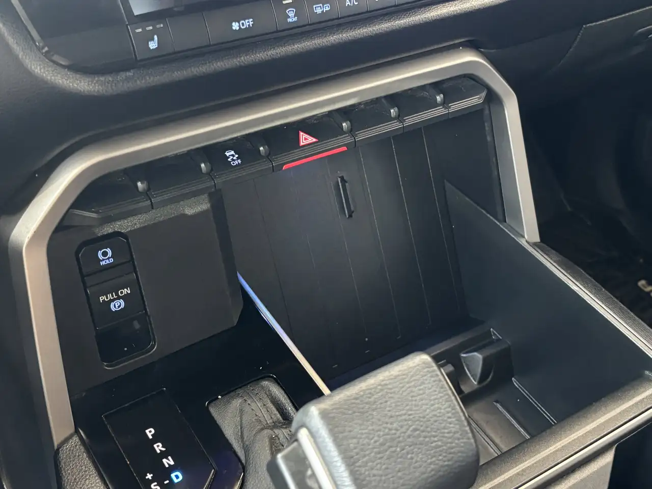 Toyota Tundra снимка Toyota Tundra
