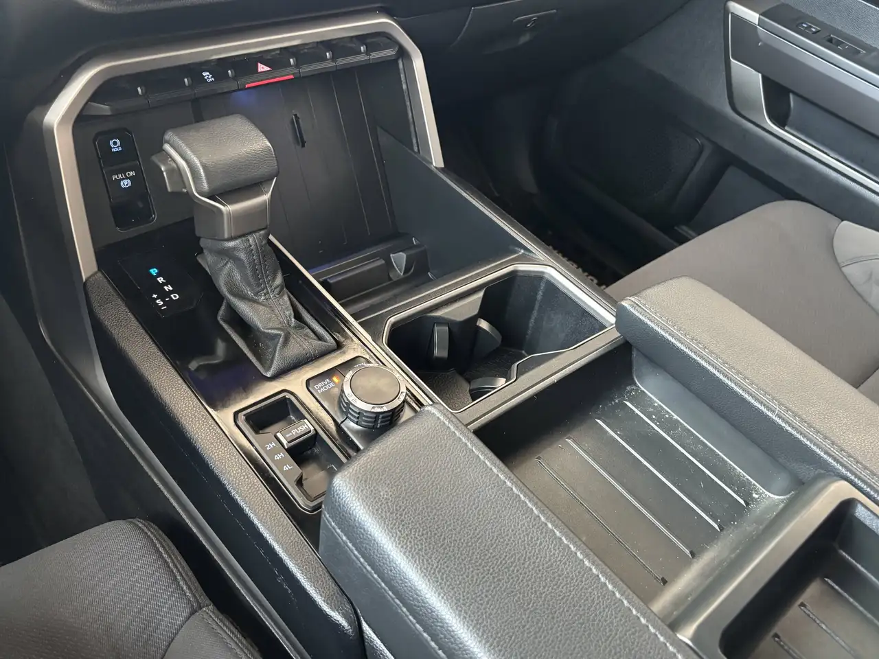 Toyota Tundra снимка Toyota Tundra