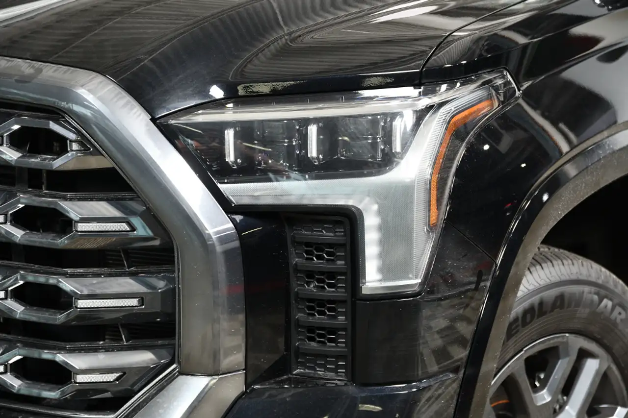Toyota Tundra снимка Toyota Tundra