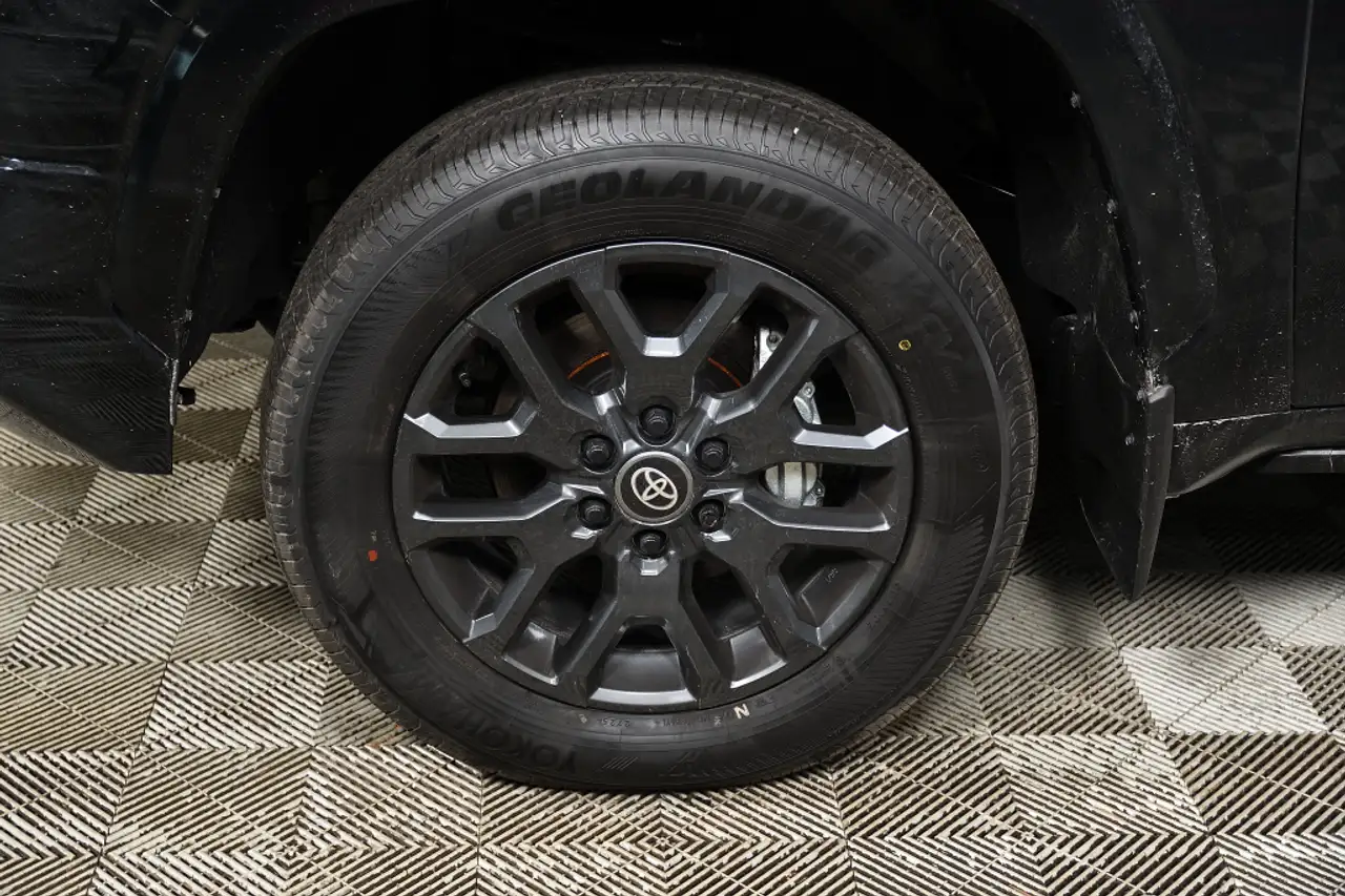 Toyota Tundra снимка Toyota Tundra