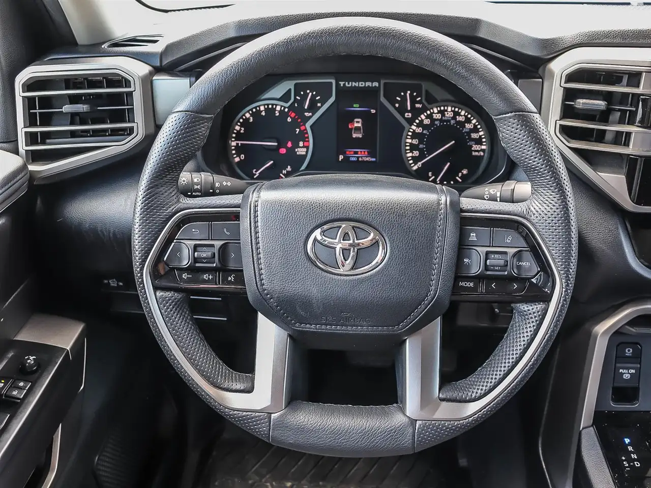 Toyota Tundra снимка Toyota Tundra
