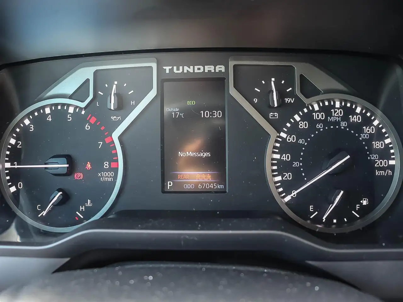 Toyota Tundra снимка Toyota Tundra
