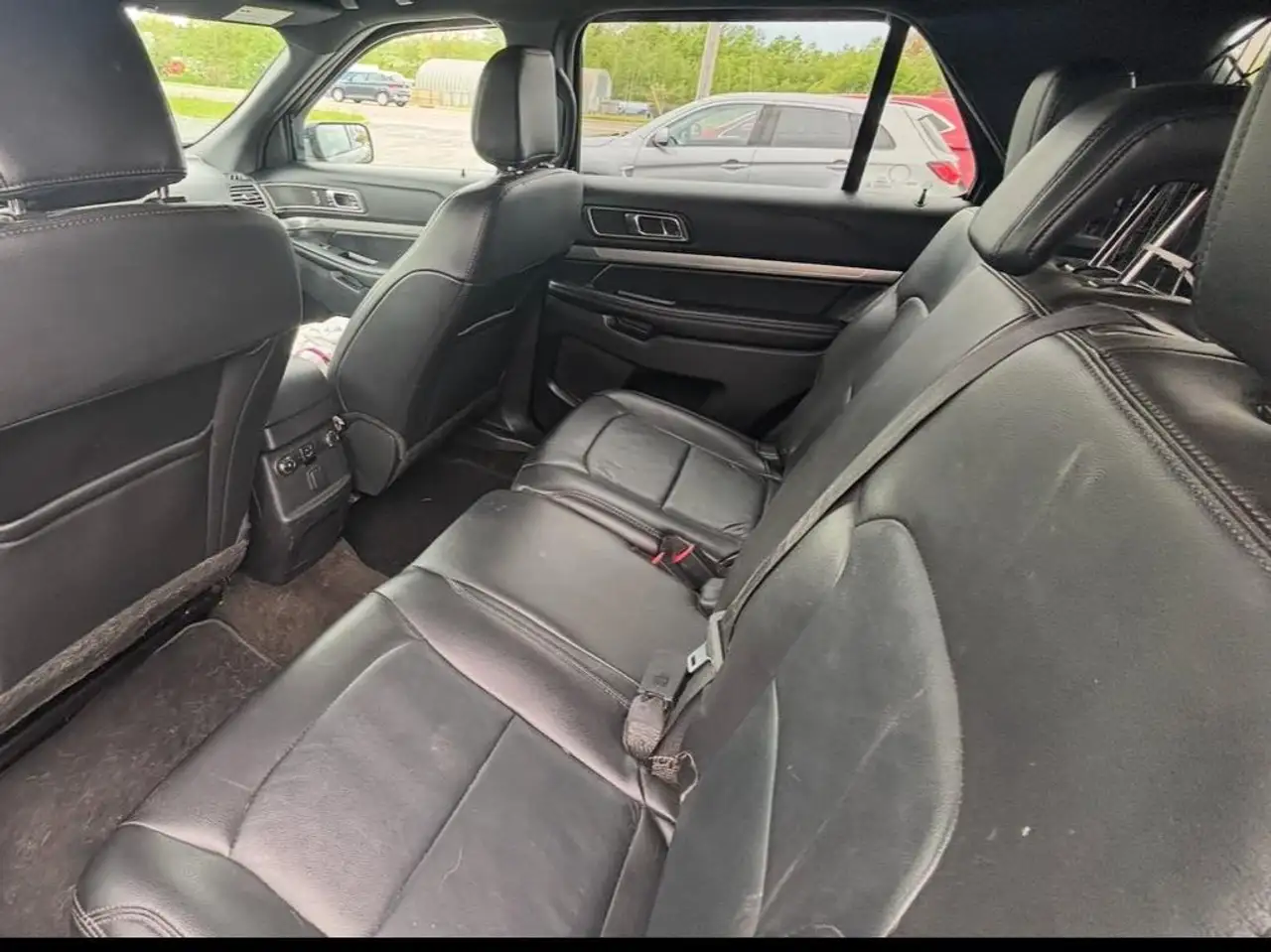 Ford Explorer photo Ford Explorer