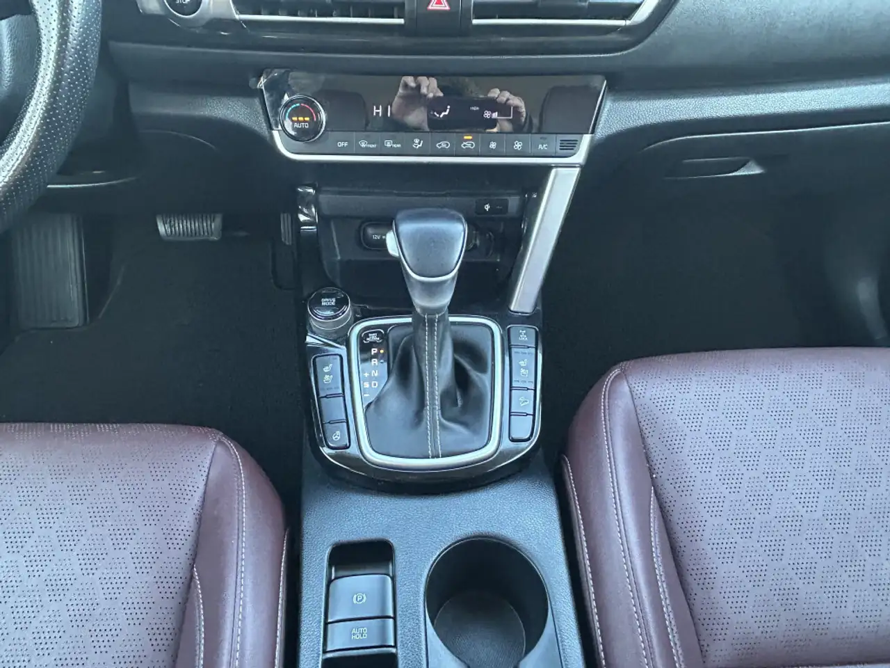 Kia Seltos снимка Kia Seltos