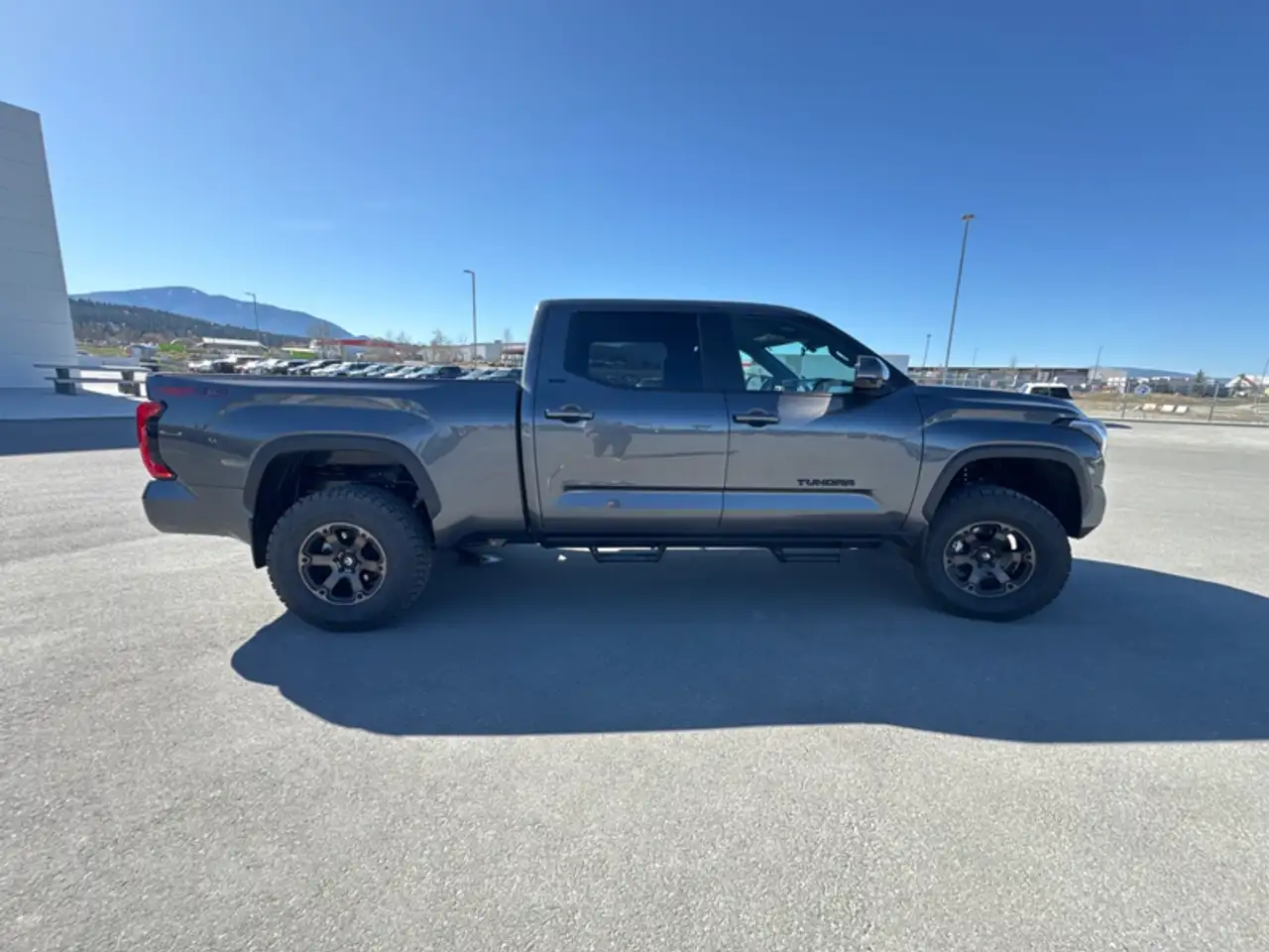 Toyota Tundra снимка Toyota Tundra