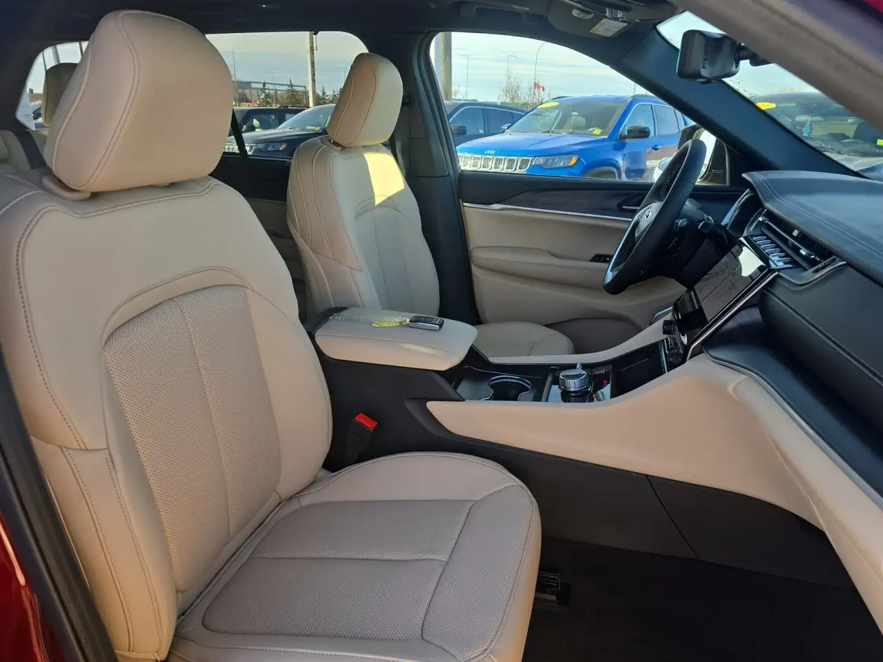 Jeep Grand Cherokee снимка Jeep Grand Cherokee